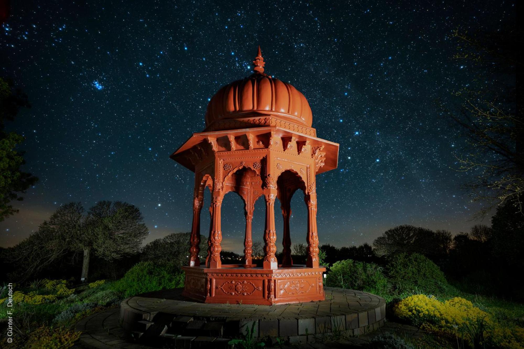 Gurudeva Bhavan Somogyvamos Luaran gambar