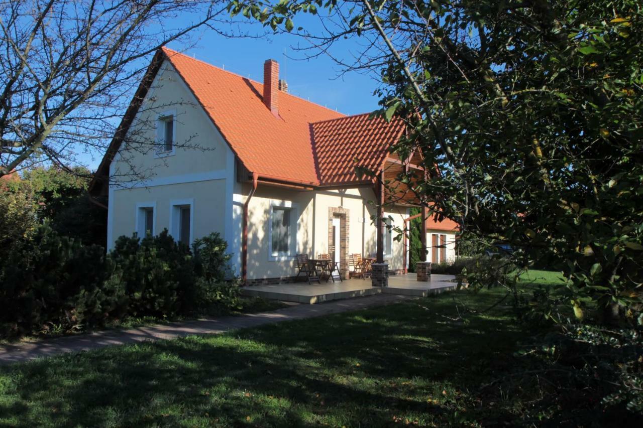 Gurudeva Bhavan Somogyvamos Luaran gambar